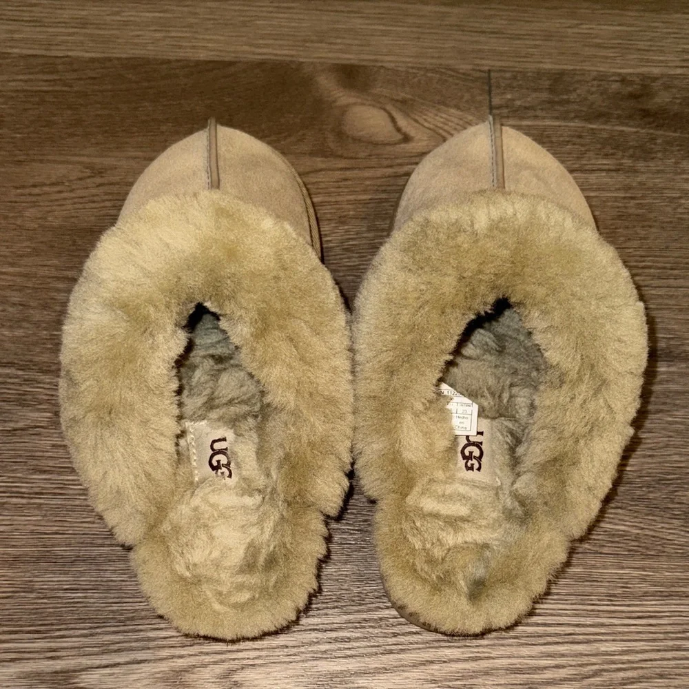 Cozy Tan UGG Fur-Lined Slippers - Picture 5 of 6